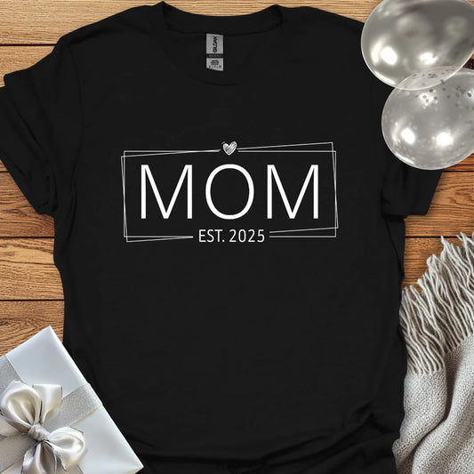 Mom, Est. 2025 (heart) - Pregnancy T-Shirt